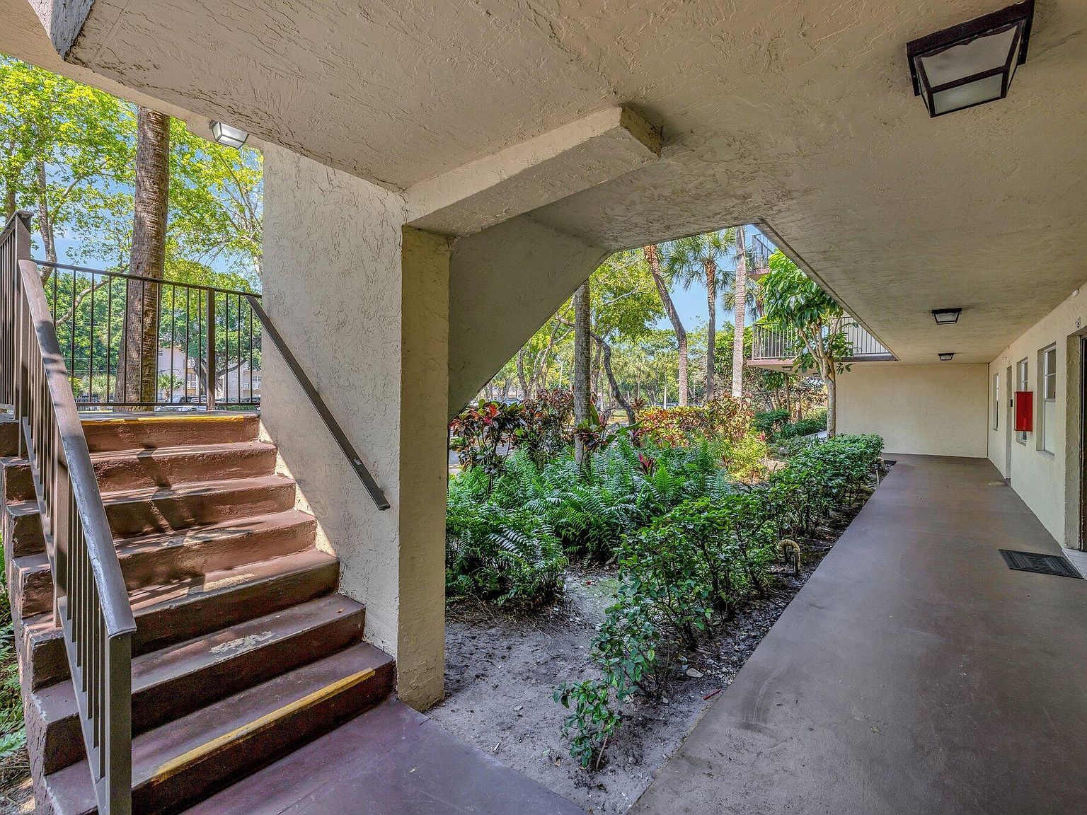 3301 NW 47th Ter APT 410 Lauderdale Lakes, FL 33319 - Thumbnail 5