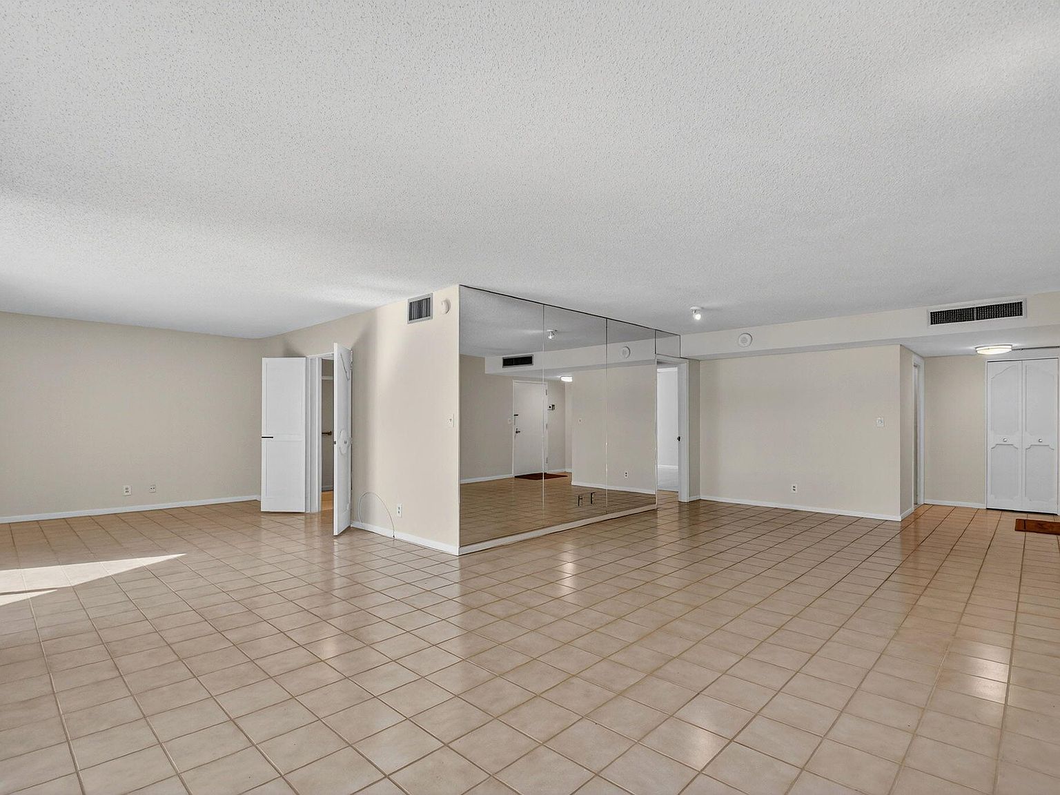 2000 Presidential Way APT 206 West Palm Beach, FL 33401 - Thumbnail 5