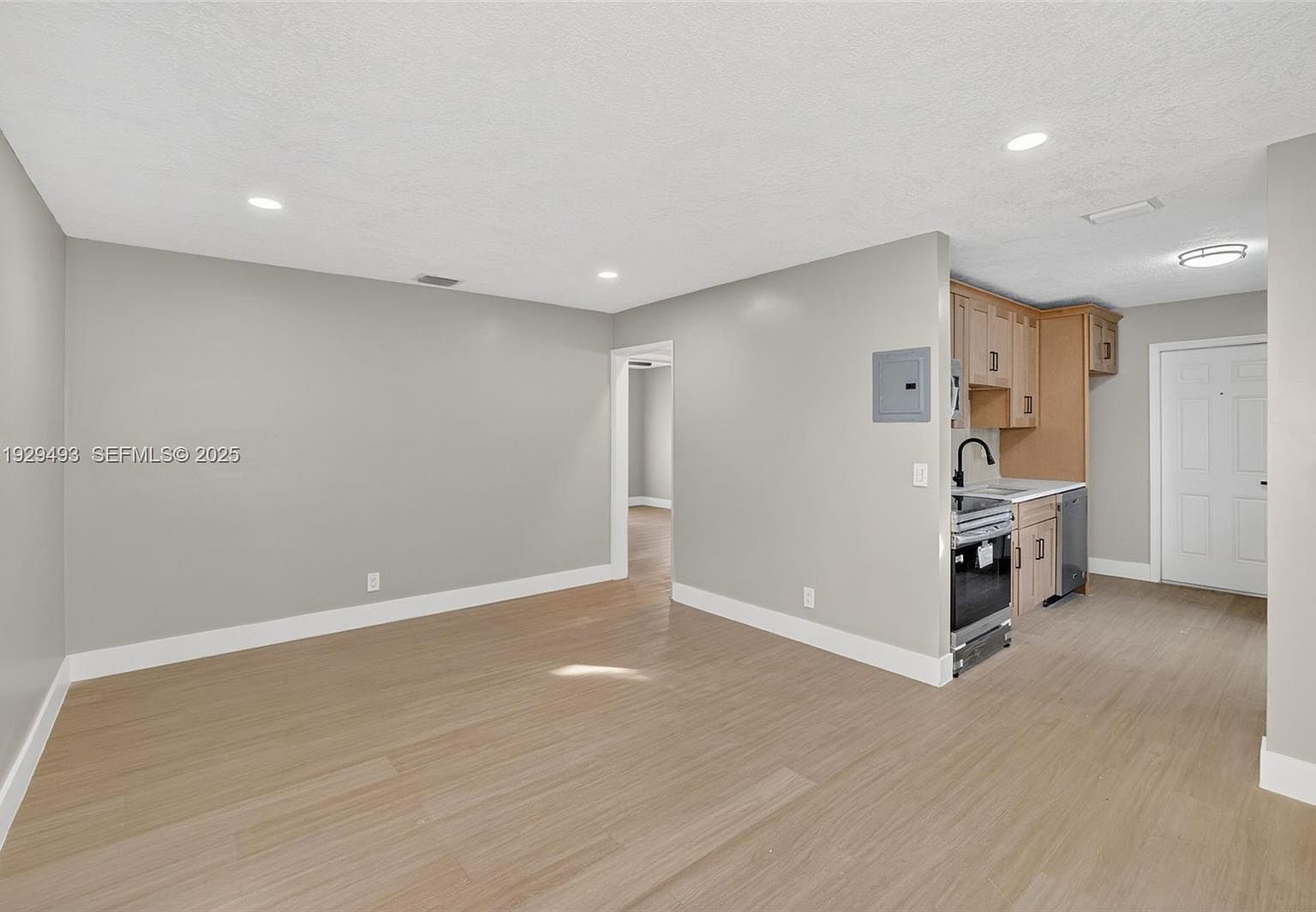 1015 NE 17th Ct Fort Lauderdale, FL 33305 - Thumbnail 5