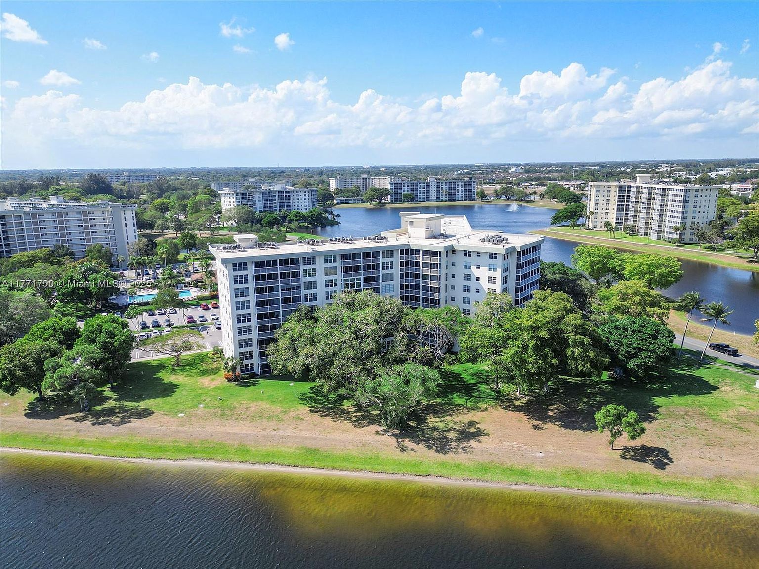 2940 N Course Dr APT 712 Pompano Beach, FL 33069 - Thumbnail 5