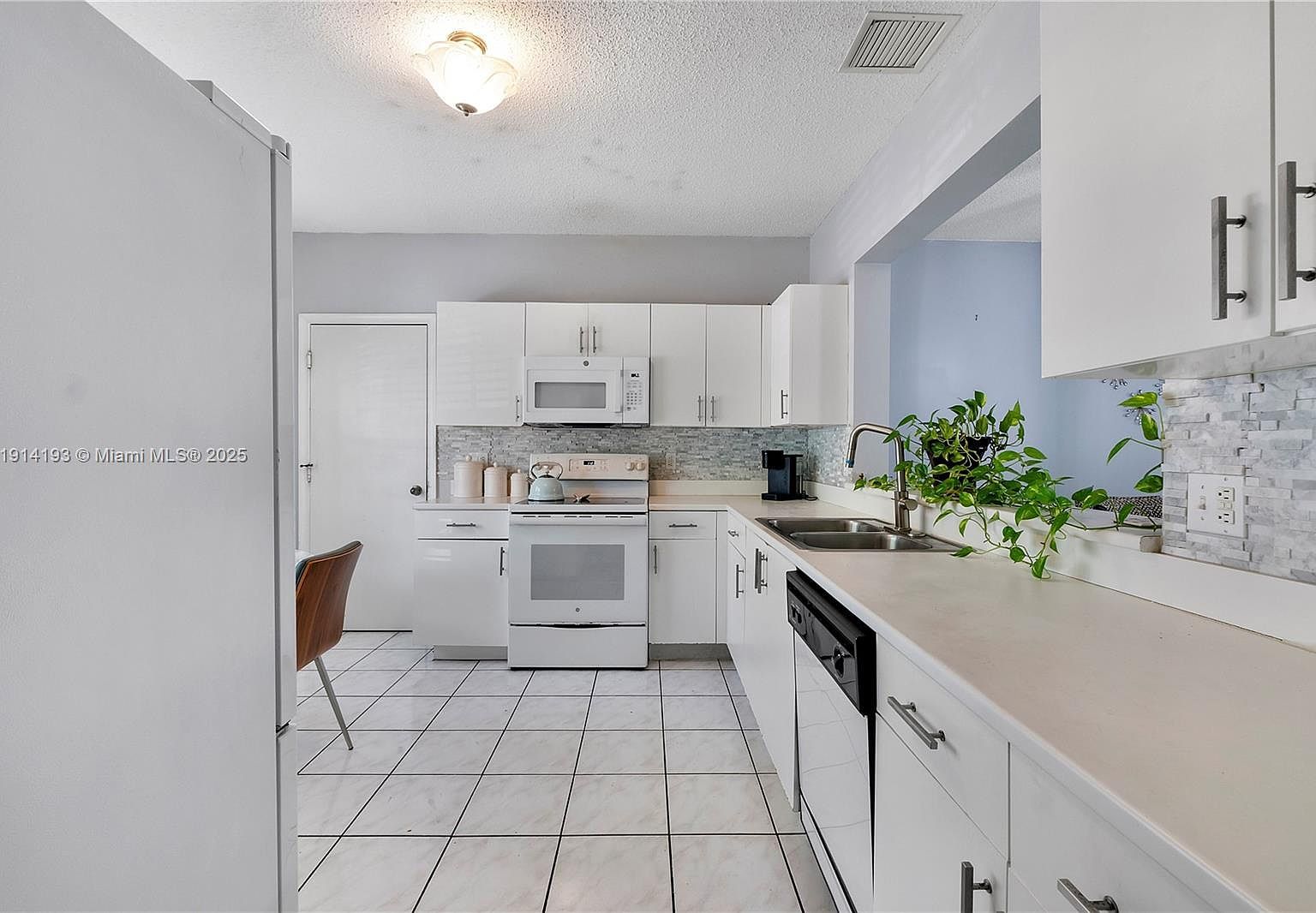 6004 Red Plum Ct Fort Lauderdale, FL 33321 - Thumbnail 5