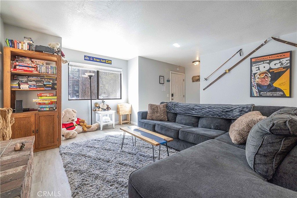 723 Summit Blvd Big Bear Lake, CA 92315 - Thumbnail 5