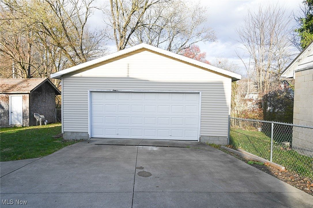 1728 Parkman Rd NW Warren, OH 44485 - Thumbnail 5