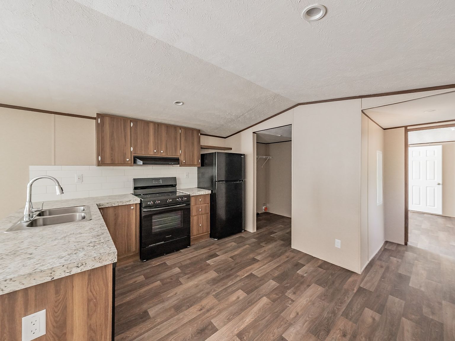 12 Meadow Pond Ct Bridgeport, TX 76426 - Thumbnail 5