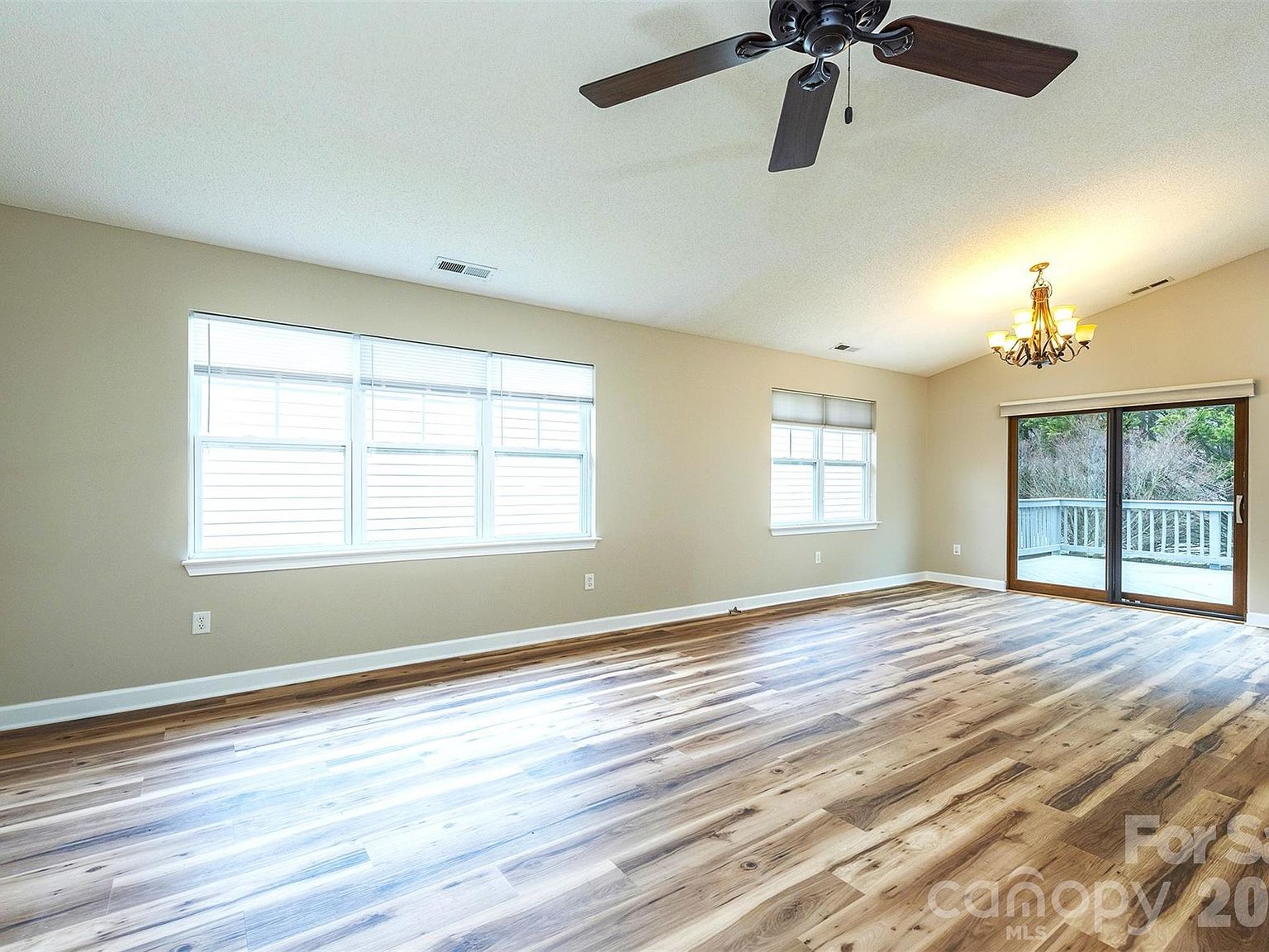 50 Clear Creekside Dr Hendersonville, NC 28792 - Thumbnail 5