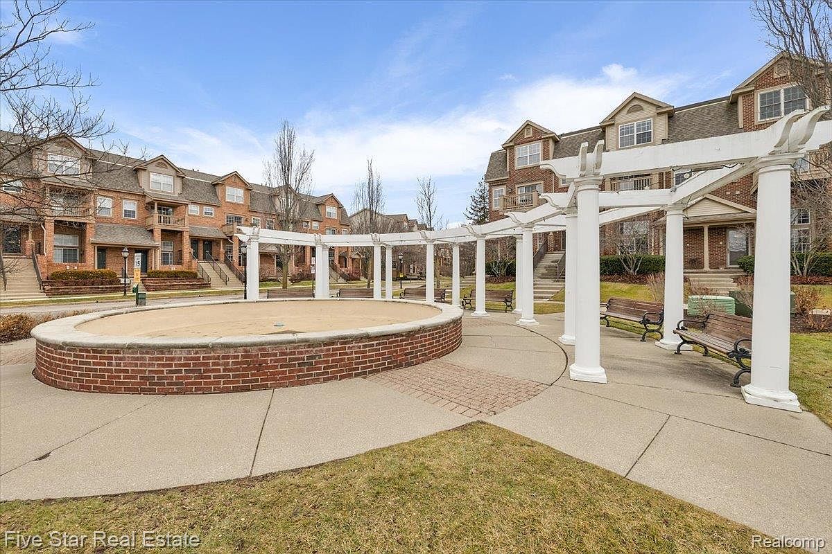 2781 Barclay Way Ann Arbor, MI 48105 - Thumbnail 5