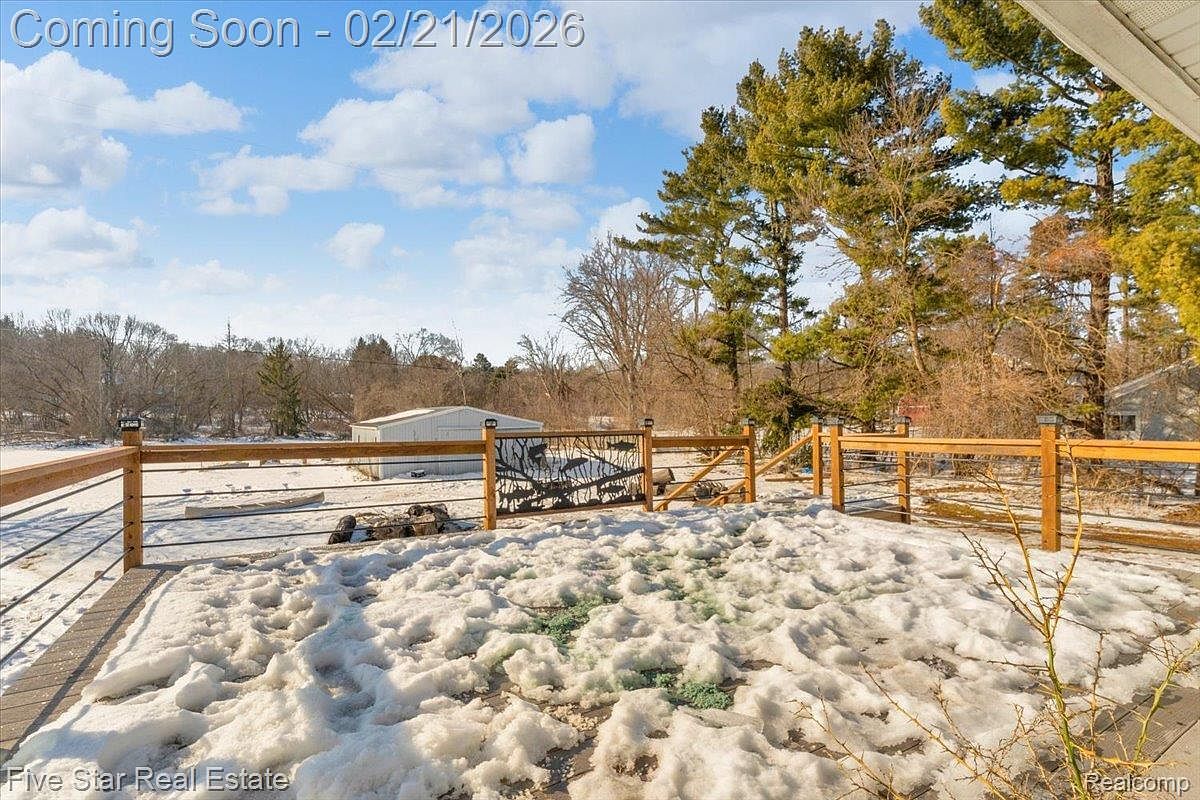 911 S Duck Lake Rd Milford, MI 48381 - Thumbnail 5