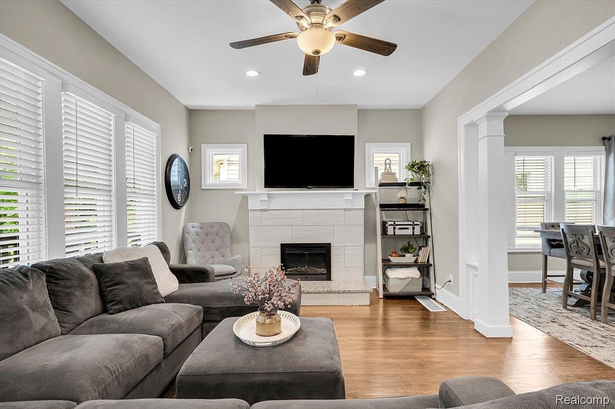 3003 Fischer St Detroit, MI 48214 - Thumbnail 5
