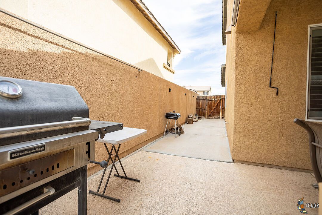 275 Countryside Dr El Centro, CA 92243 - Thumbnail 5