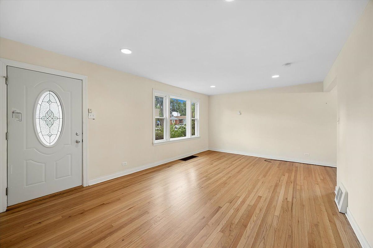 1307 Hull Ave Westchester, IL 60154 - Thumbnail 5