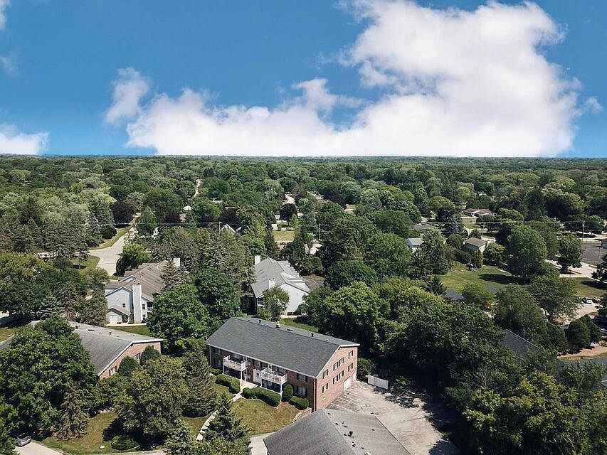 149 Linden Ln APT 2 Mequon, WI 53092 - Thumbnail 5