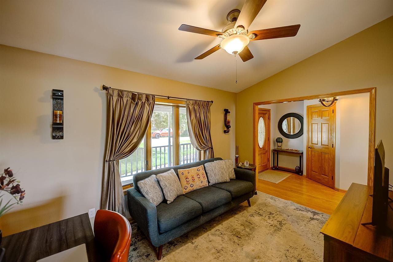 3129 Honey Creek Ct Oshkosh, WI 54904 - Thumbnail 5