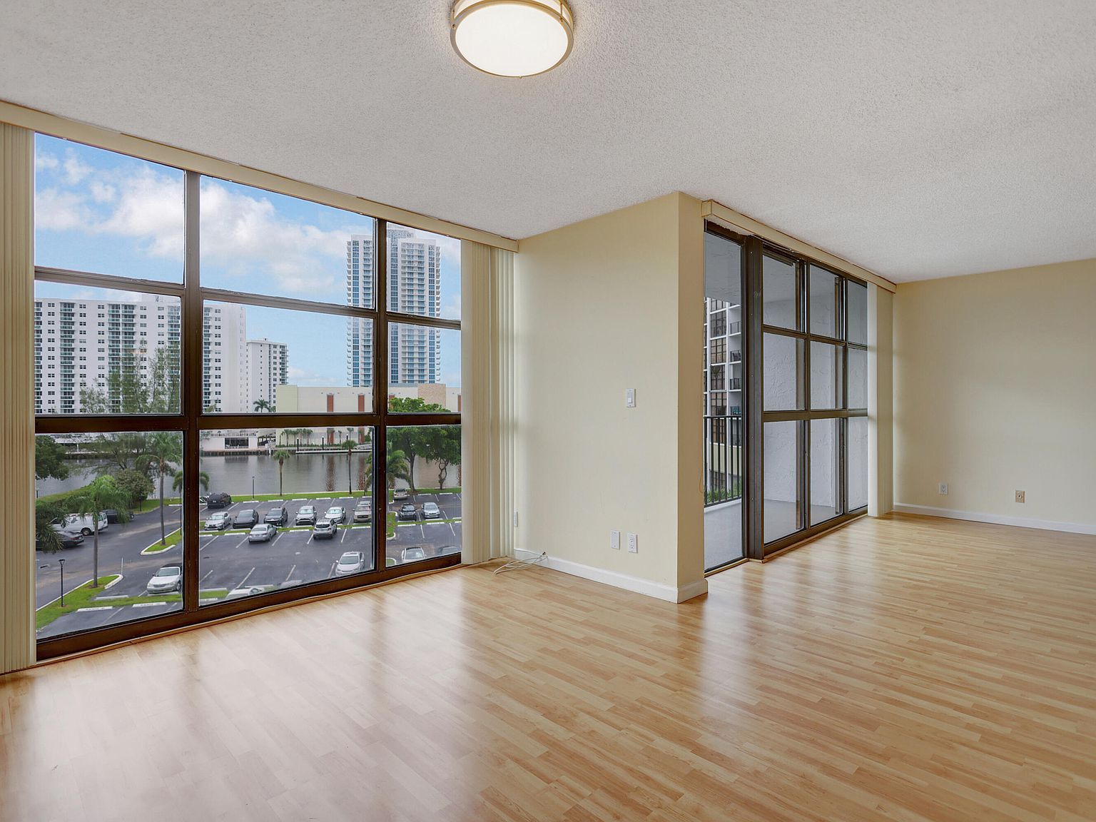 600 Parkview Dr APT 508 Hallandale, FL 33009 - Thumbnail 5