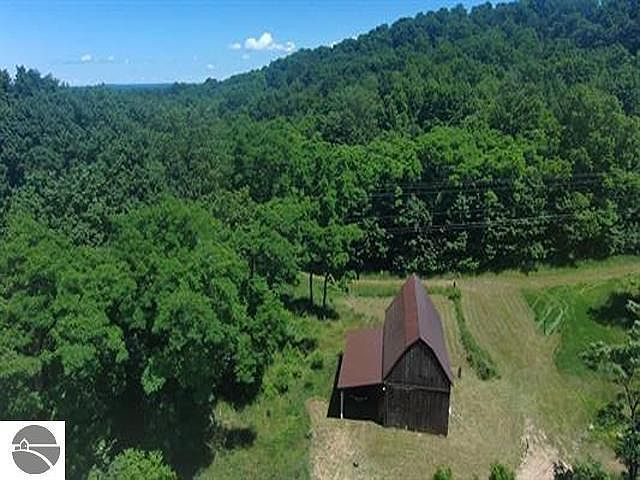7699 Benzie Hwy Benzonia, MI 49616 - Thumbnail 5