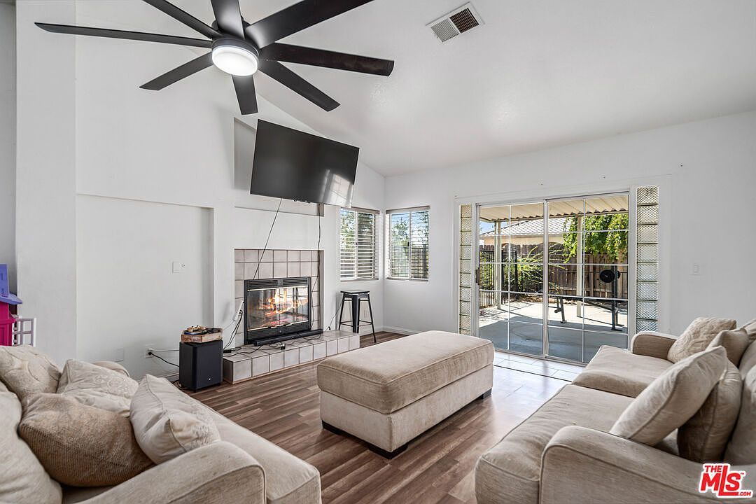 8924 Peach Ave California City, CA 93505 - Thumbnail 5