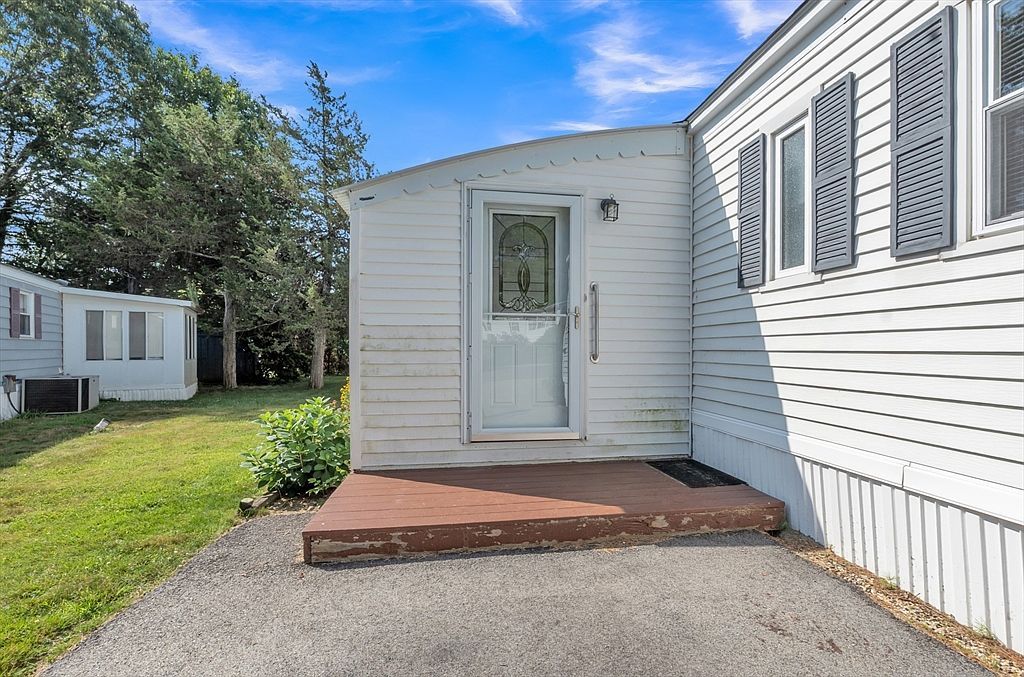 43 Park Ave Sturbridge, MA 01566 - Thumbnail 5