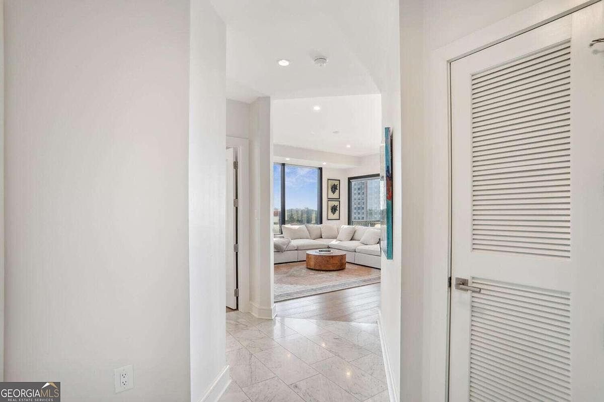 2828 Peachtree Rd NW APT 1002 Atlanta, GA 30305 - Thumbnail 5