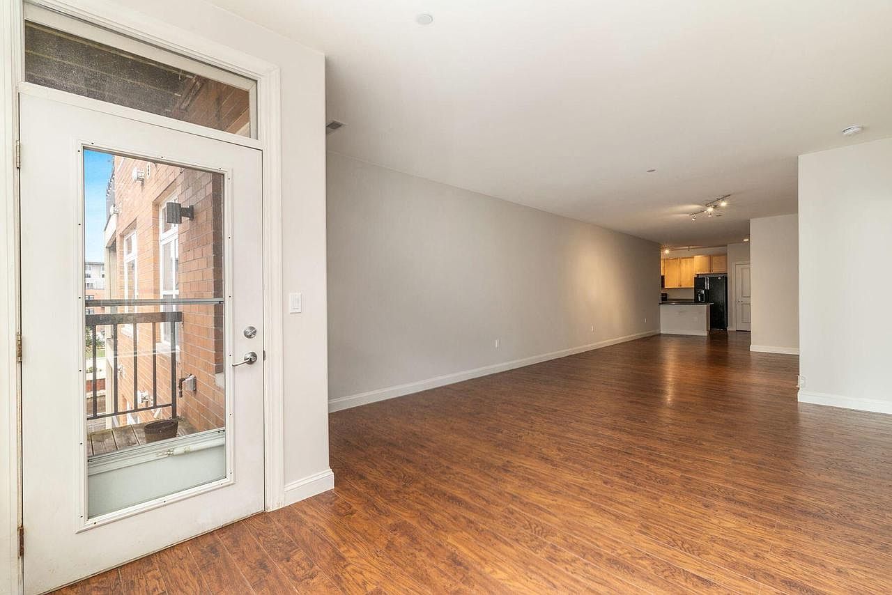 1925 N Water St APT 301 Milwaukee, WI 53202 - Thumbnail 5