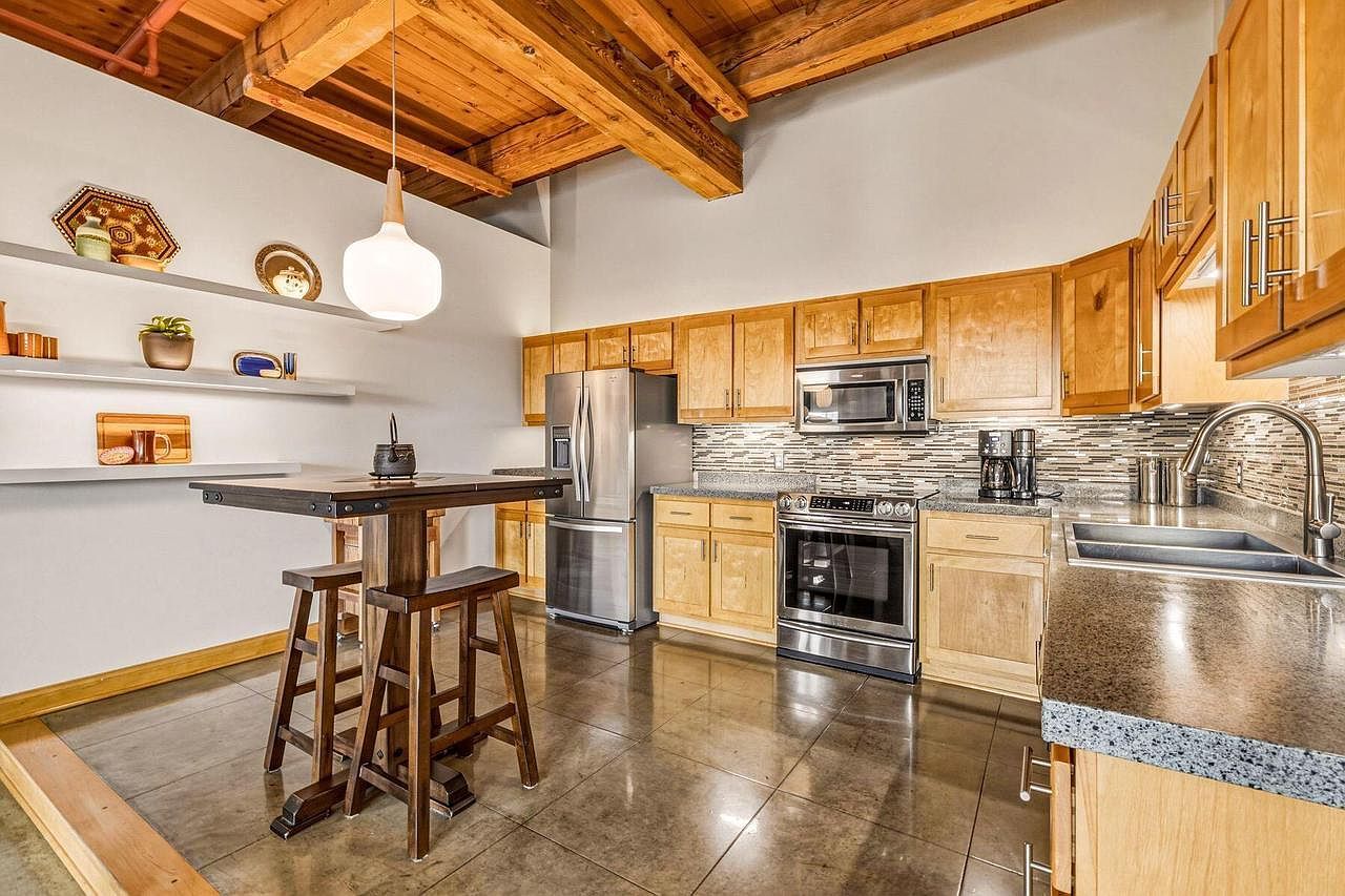 904 E Pearson St Unit 501 Milwaukee, WI 53202 - Thumbnail 5