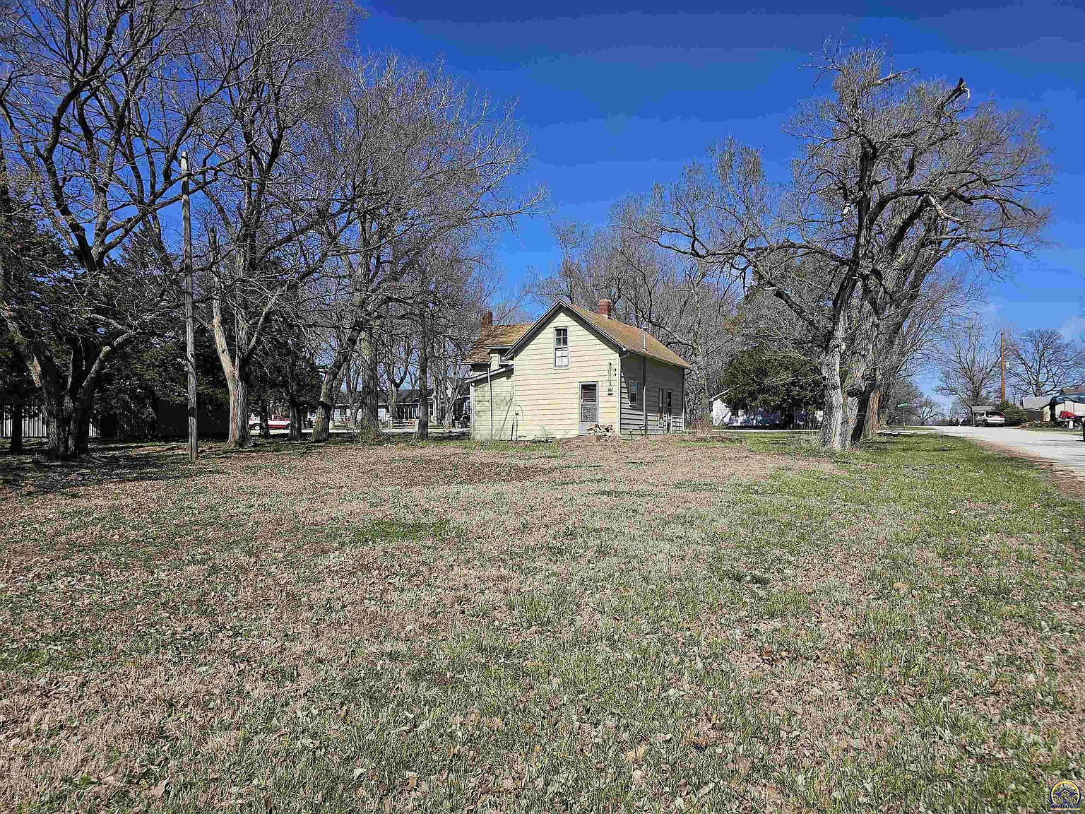 425 Grimsley St Allen, KS 66833 - Thumbnail 5