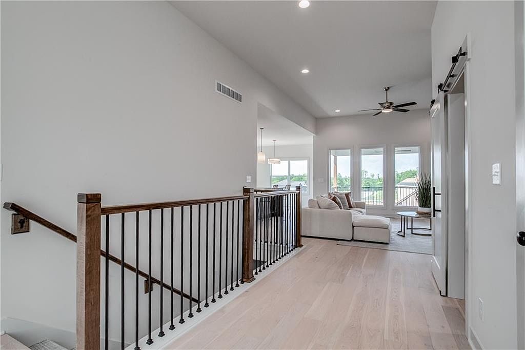 2604 Crestview St Blue Springs, MO 64029 - Thumbnail 5