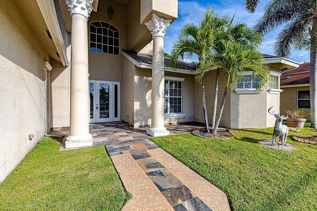 2081 SW Bayshore Blvd Port Saint Lucie, FL 34984 - Thumbnail 5