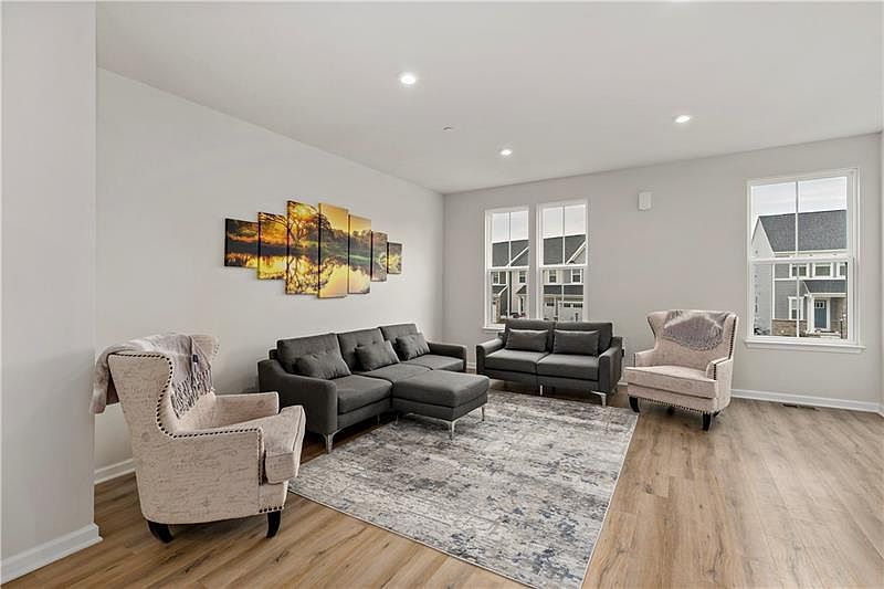 2017 Cade Dr Monaca, PA 15061 - Thumbnail 5