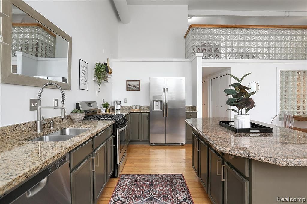 2843 E Grand Blvd APT 4 Detroit, MI 48211 - Thumbnail 5