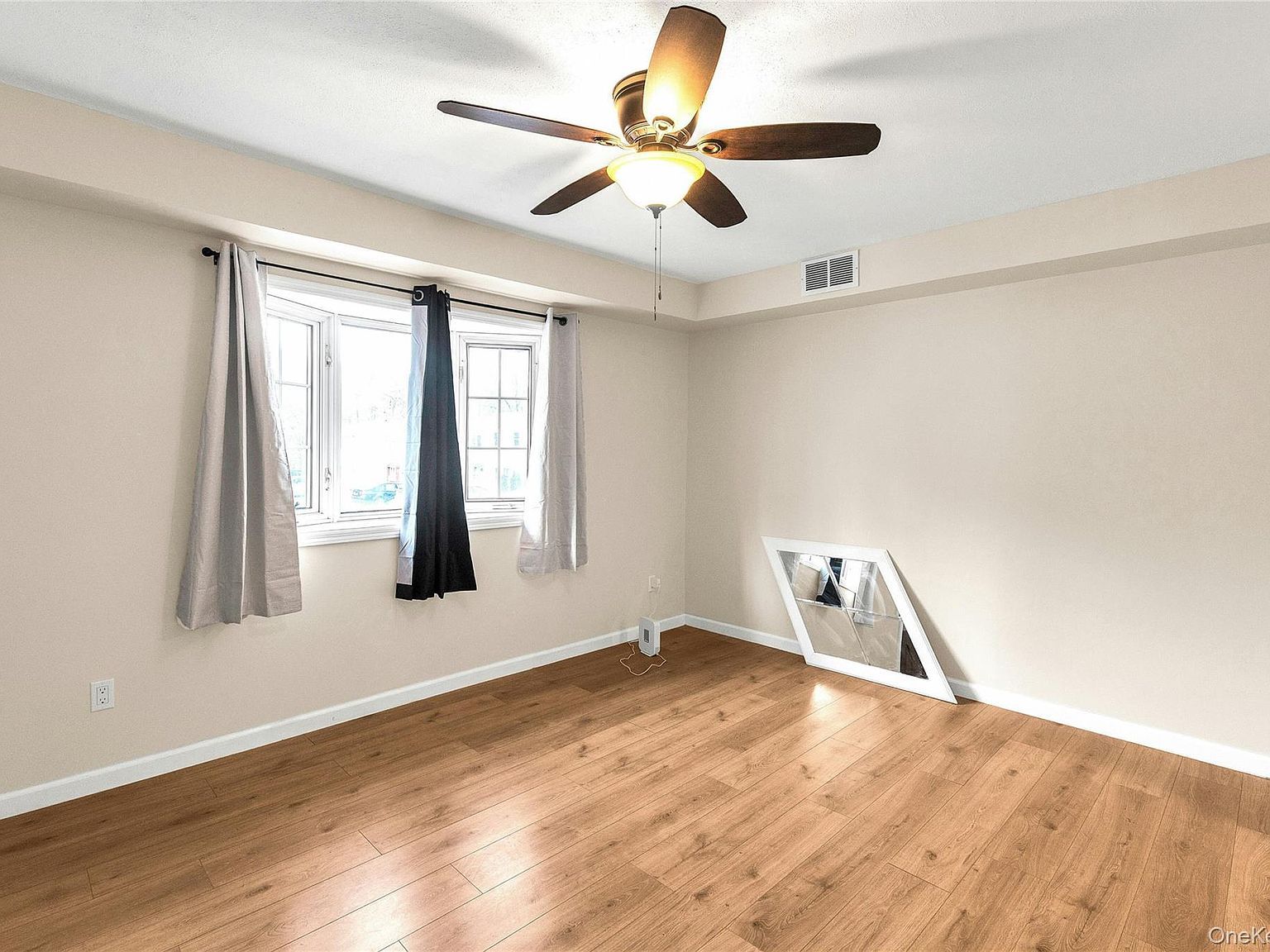 117 Hill Spur Calverton, NY 11933 - Thumbnail 5