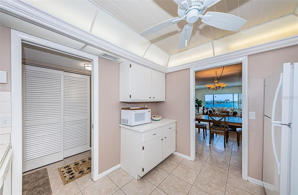 4550 Cove Cir APT 702 Saint Petersburg, FL 33708 - Thumbnail 5