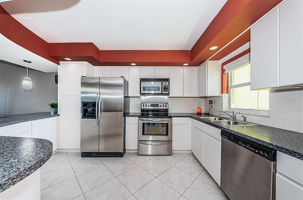 4725 Cove Cir APT 604 Saint Petersburg, FL 33708 - Thumbnail 5