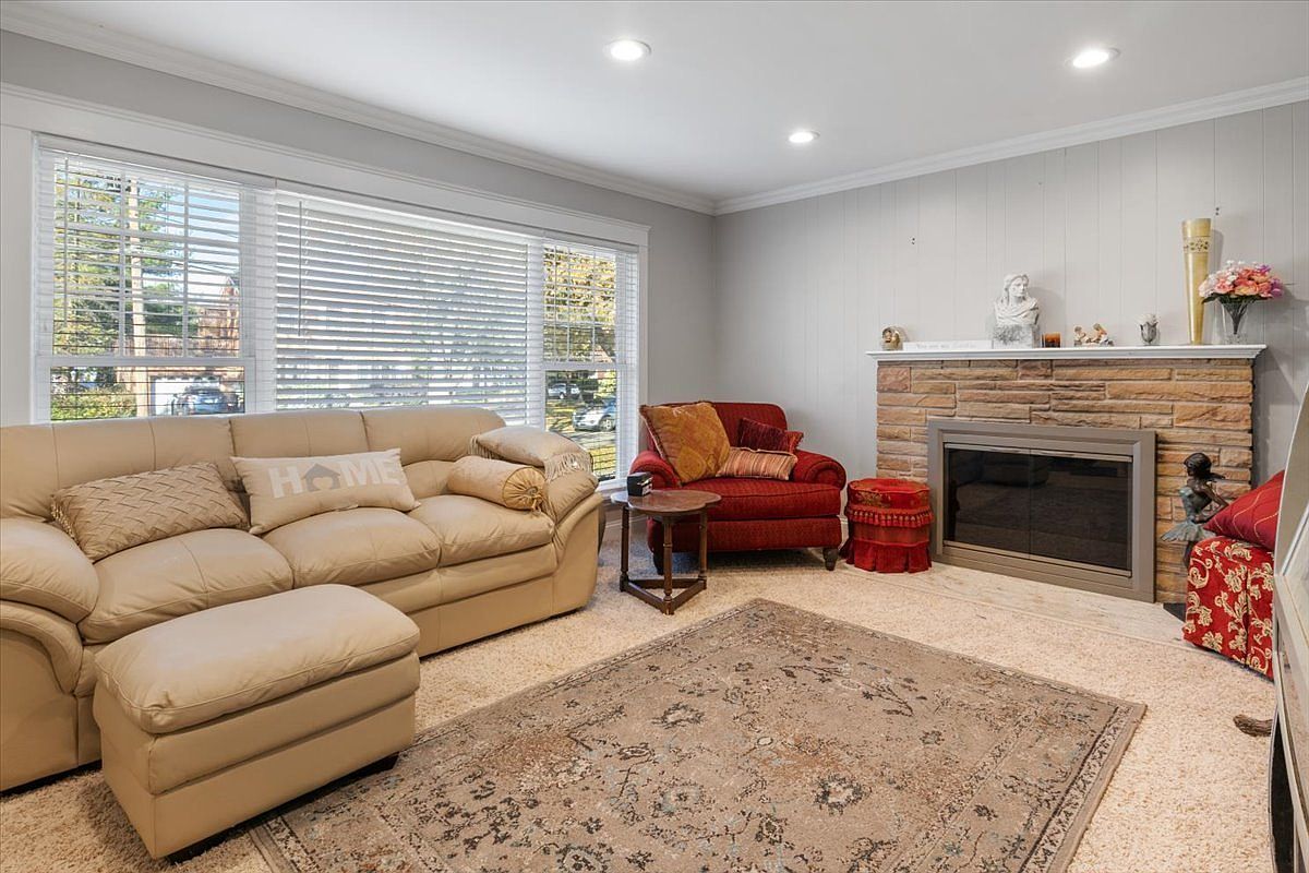 733 Greenview Ave Des Plaines, IL 60016 - Thumbnail 5