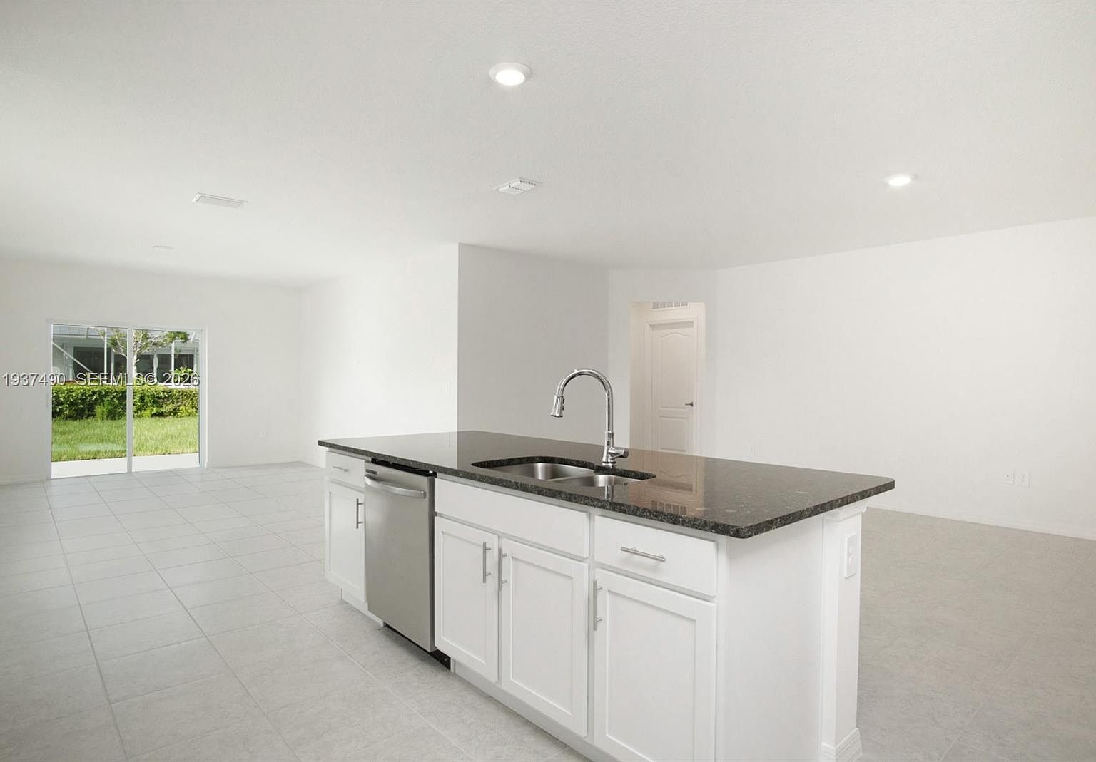 811 SE Seahouse Dr Port Saint Lucie, FL 34983 - Thumbnail 5