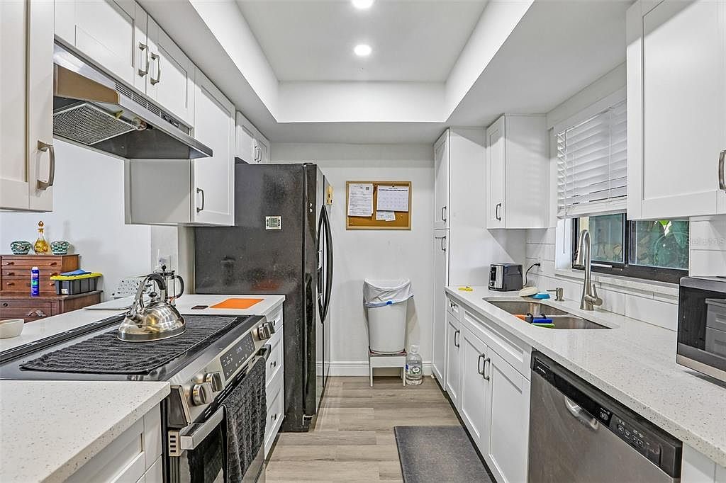 4005 Oak Limb Ct Tampa, FL 33614 - Thumbnail 5