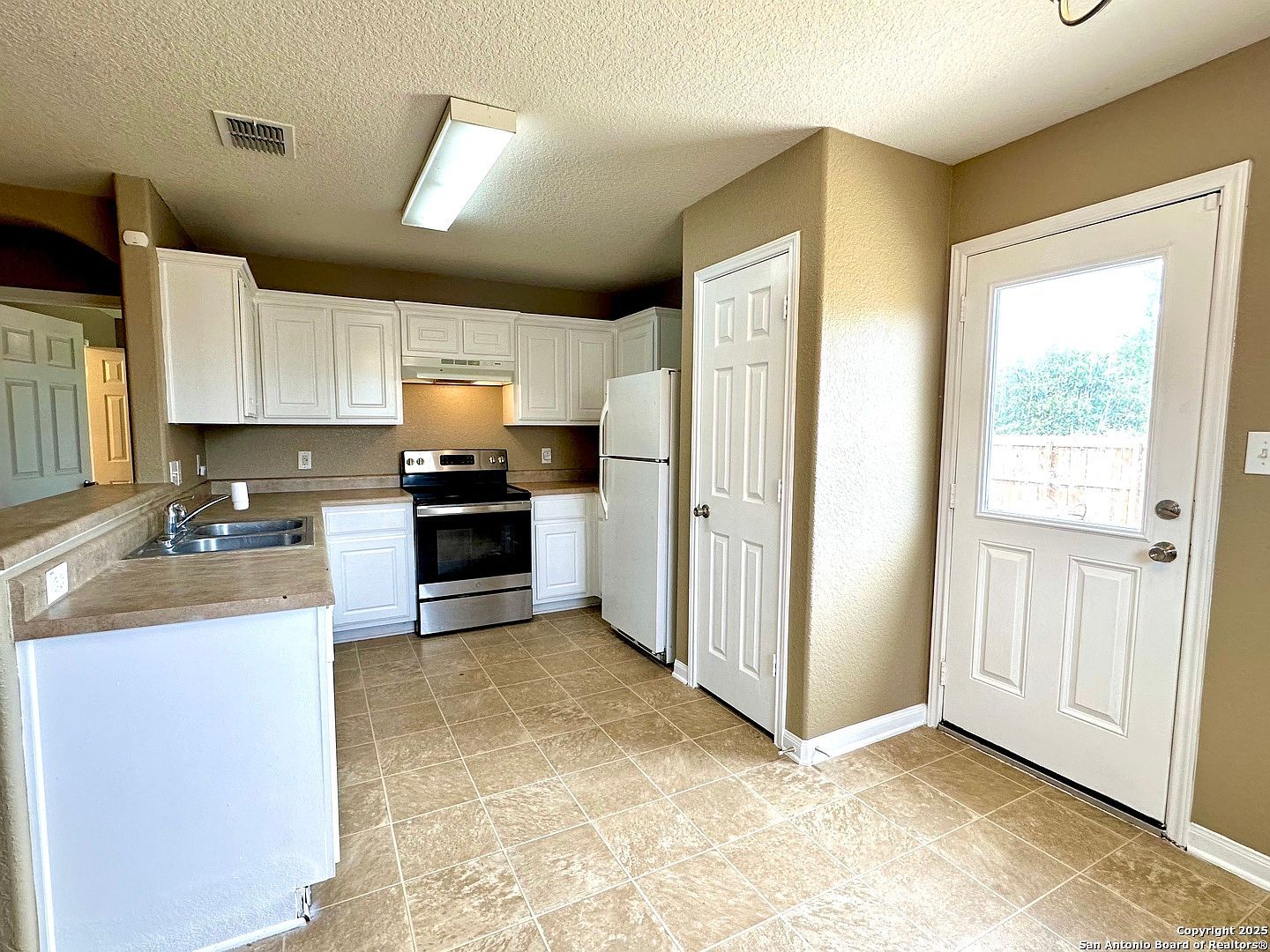 11526 Country Cyn San Antonio, TX 78252 - Thumbnail 5