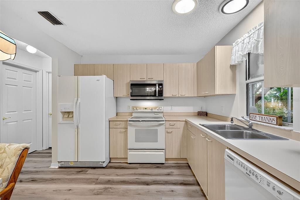 220 Palermo Pl Lady Lake, FL 32159 - Thumbnail 5