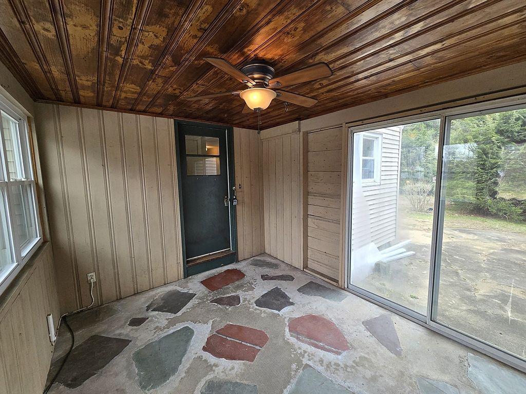 44 Floral Ave Westfield, MA 01085 - Thumbnail 5