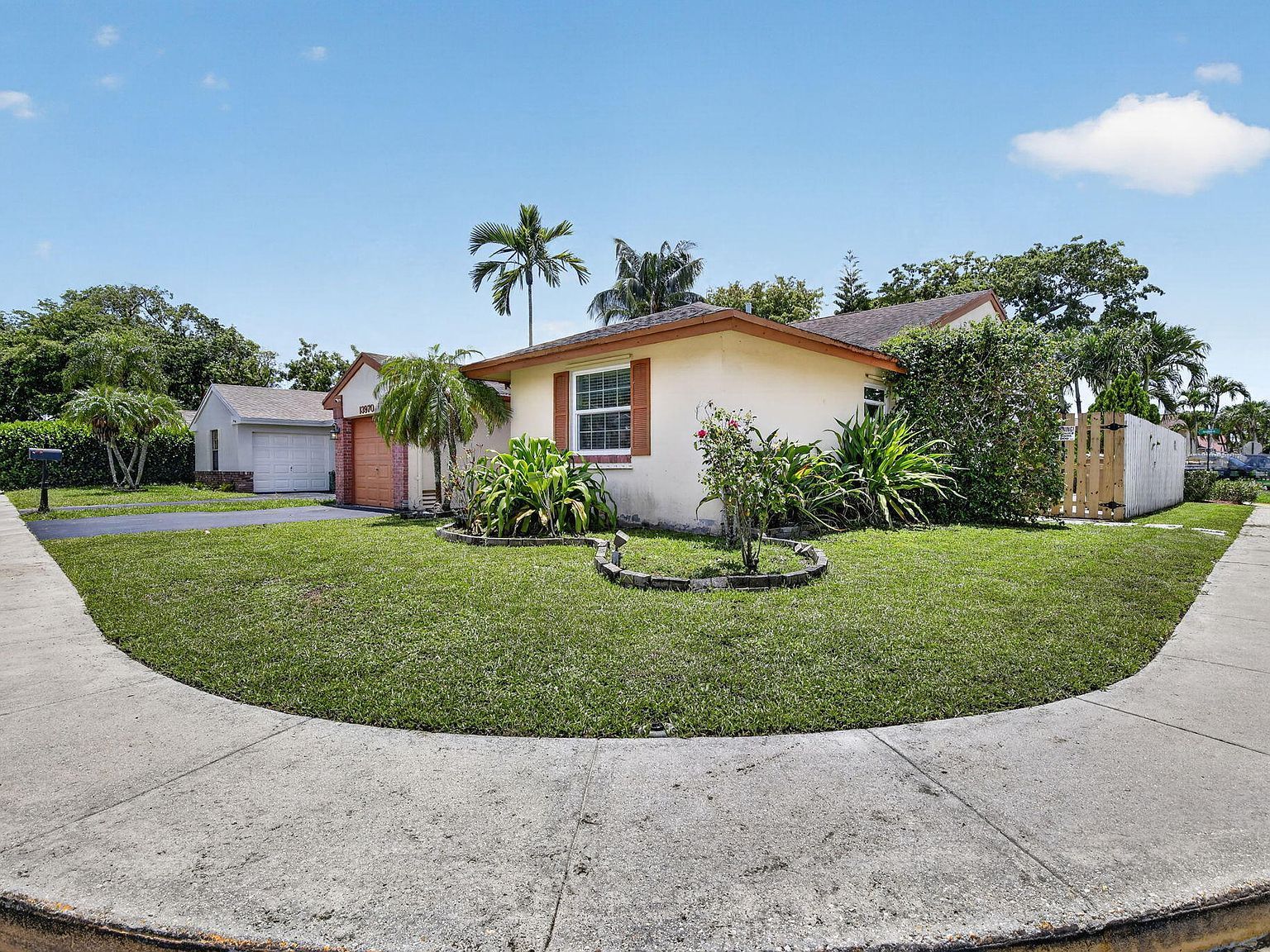 13970 Oaklawn Pl Davie, FL 33325 - Thumbnail 5