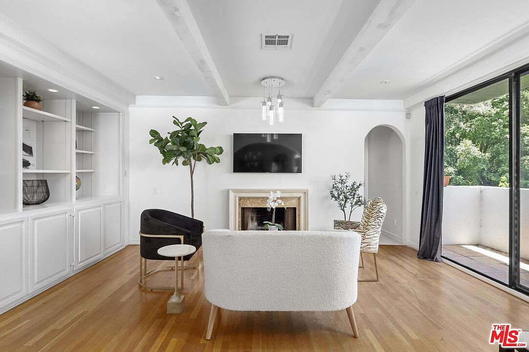 1790 Viewmont Dr Los Angeles, CA 90069 - Thumbnail 5