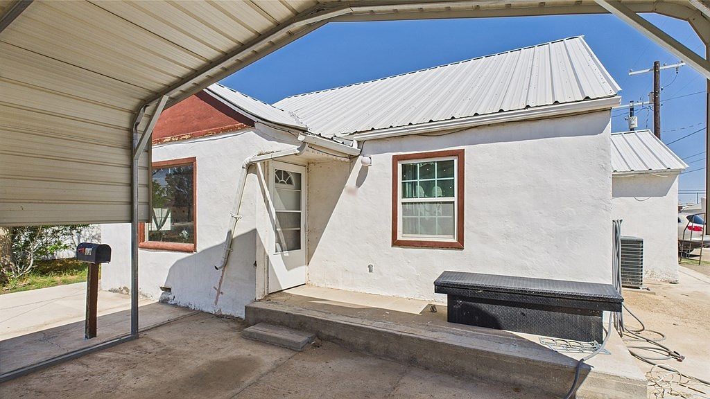 1017 W 5th St Pecos, TX 79772 - Thumbnail 5