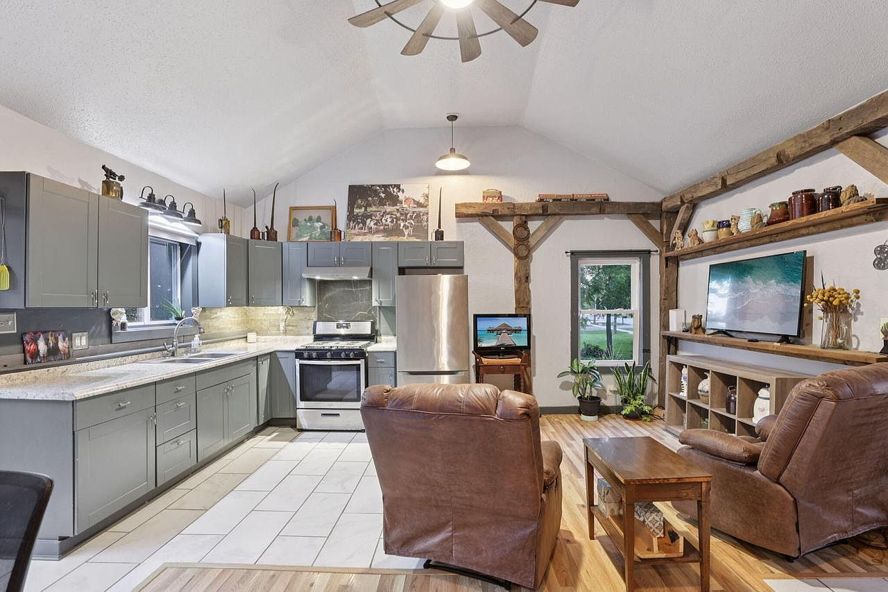 239 Nelson St Sharon, WI 53585 - Thumbnail 5