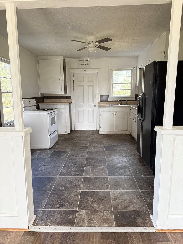 1809 Coffee Rd Douglas, GA 31535 - Thumbnail 5