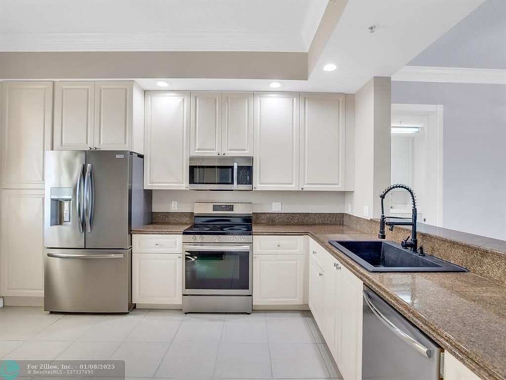 14 Harbour Isle Dr #PENTHOUSE 4 Fort Pierce, FL 34949 - Thumbnail 5