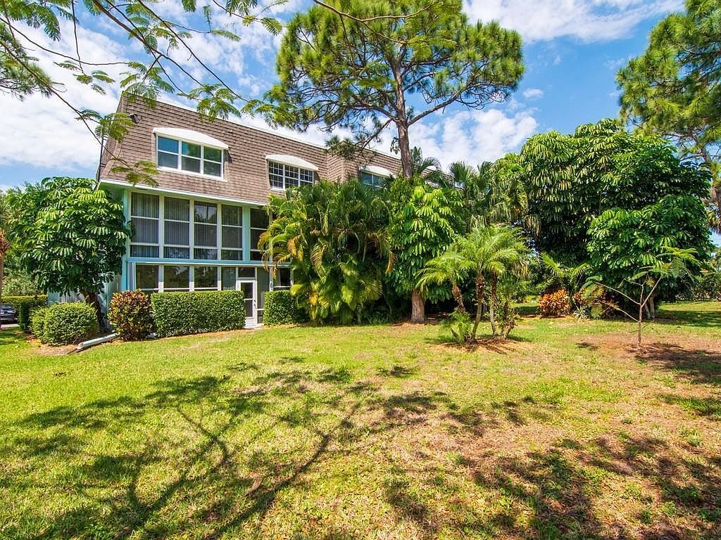 1901 Indian River Blvd Vero Beach, FL 32960 - Thumbnail 5