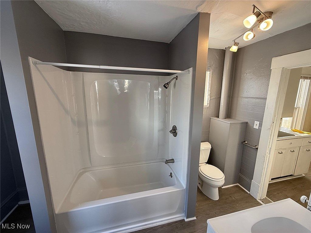 158 16th St NW Barberton, OH 44203 - Thumbnail 5