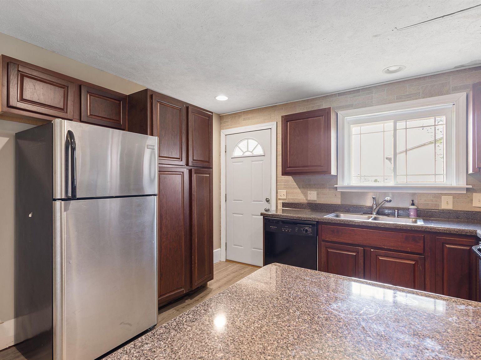 607 N Logan St Marion, IL 62959 - Thumbnail 5