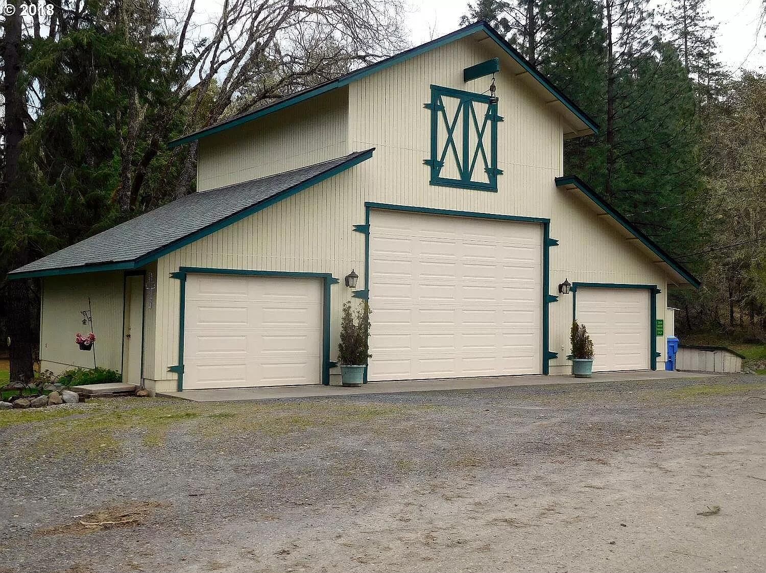 151 Greenview Dr Cave Junction, OR 97523 - Thumbnail 5