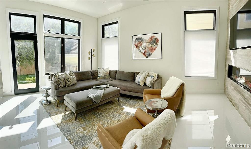 751 S Bates St Birmingham, MI 48009 - Thumbnail 5