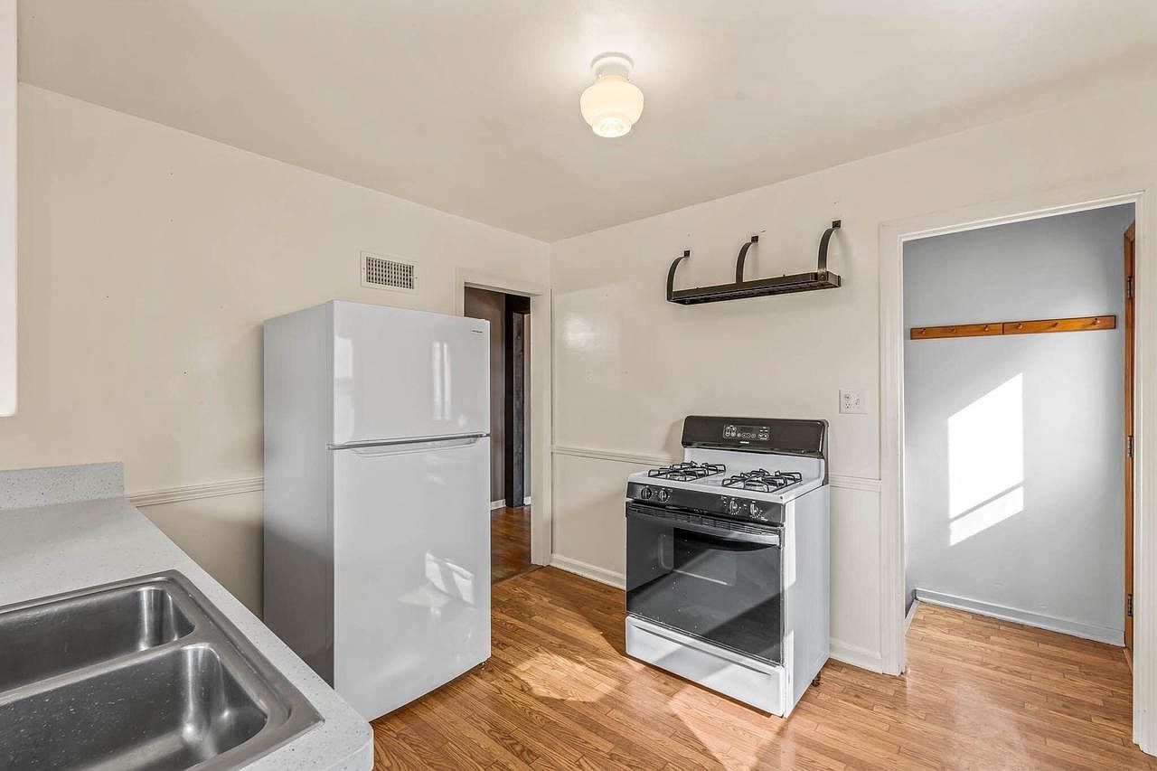 4461 S Lenox St Milwaukee, WI 53207 - Thumbnail 5