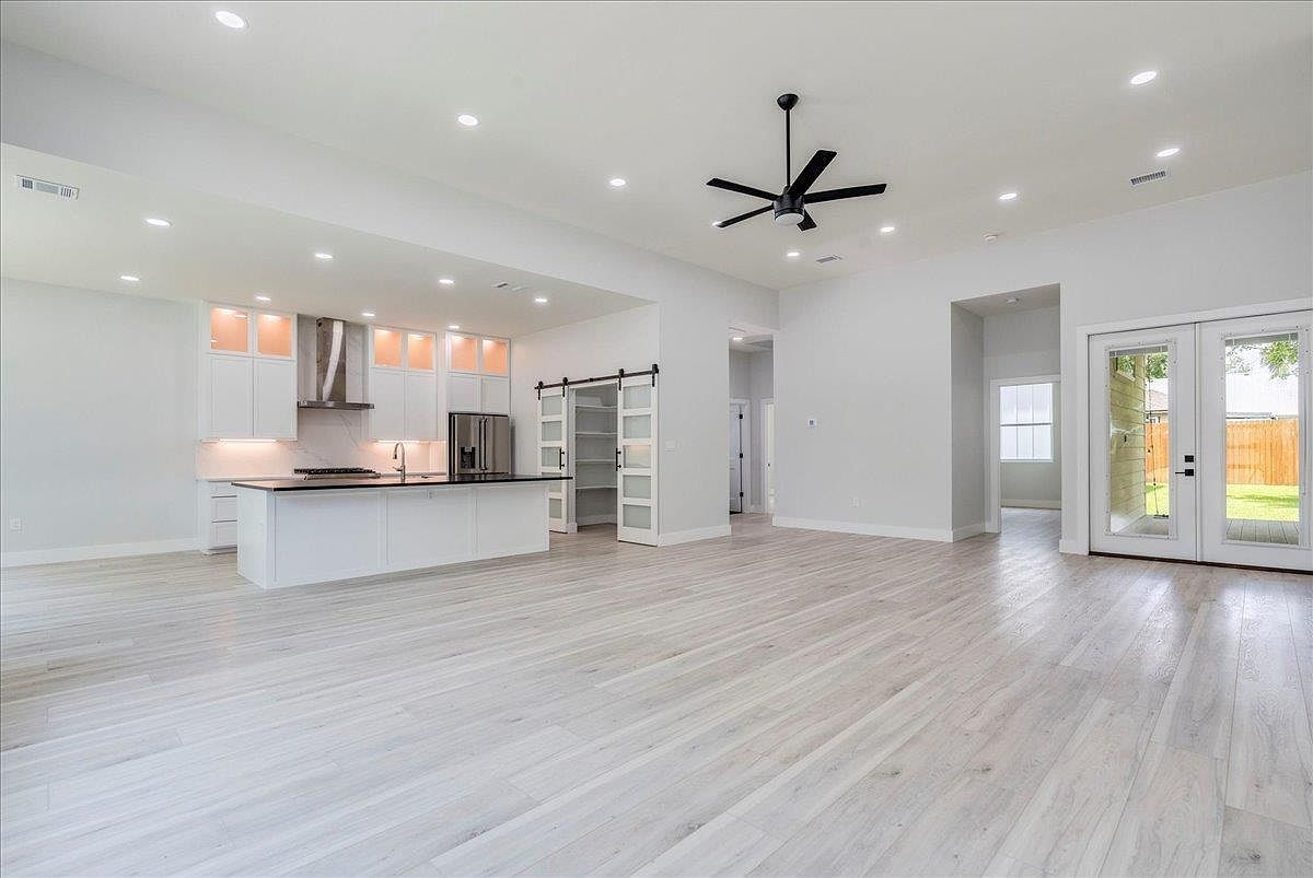 1215 Howard St Taylor, TX 76574 - Thumbnail 5